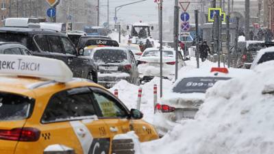Московские коммунальщики зачистят город от снега до 18 февраля