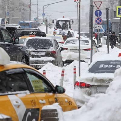 Власти Москвы планируют за пять суток очистить город от снега