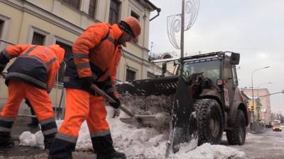 Ночью в центре Москвы перекроют часть улиц для вывоза снега