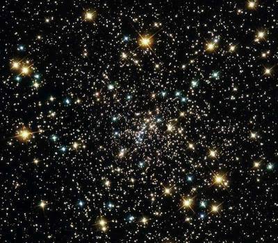 Обсерватория Hubble обнаружила скопление чёрных дыр в центре кластера NGC 6397