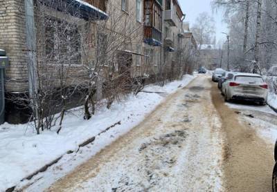 Два района Петербурга попались на некачественной зимней уборке