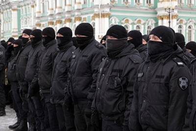 В Петербурге наградили силовиков, работающих на протестных акциях
