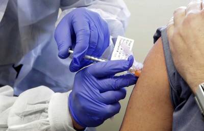 В США четыре человека, вакцинированных от COVID-19 всё равно заразились вирусом