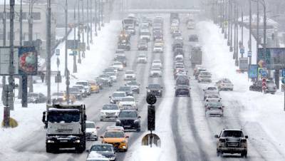 Дептранс Москвы рассказал, где сохраняется сложная дорожная ситуация после снегопада