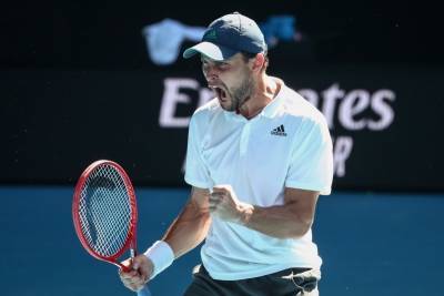 Карацев первым из россиян пробился в четвертьфинал Australian Open