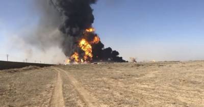 На границе Афганистана и Ирана из-за мощного взрыва загорелось полтысячи транспортных средств