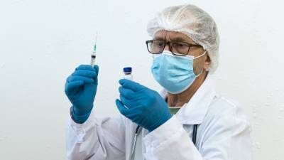 Ученые опасаются "устаревания" вакцин от коронавируса