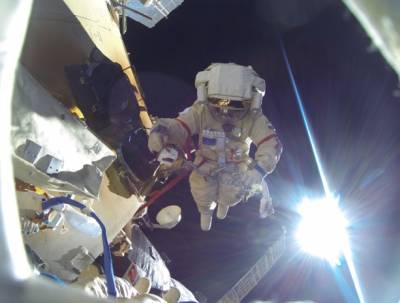 Российский космонавт планирует выход в космос для изучения радиационного фона