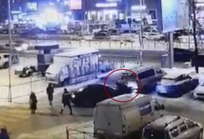 В Петербурге задержали водителя BMW, прокатившего участкового на капоте