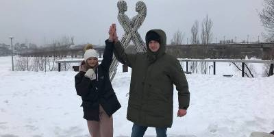 В Украине влюбленная пара приковала друг друга цепью чтобы установить рекорд - новости 14 февраля - ТЕЛЕГРАФ