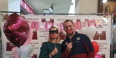 В краеведческом музее Красноярска открылась выставка "Всё начинается с поцелуя"