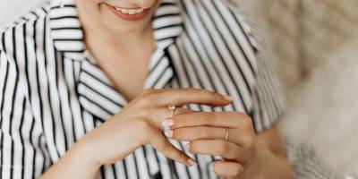 Мужчина украл обручальное кольцо у своей девушки, чтобы сделать предложение другой
