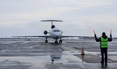 Самолет с 92 пассажирами, летевшими в Уфу, совершил посадку после сработки датчиков