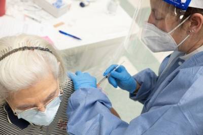 Ученые предупредили риске «устаревания» вакцин от коронавируса