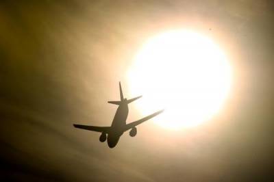 Самолёт с 99 пассажирами на борту после сигнала датчиков возвратился в аэропорт вылета Екатеринбург