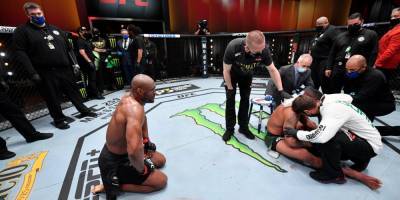 После поединка бойцы расплакались. Чемпион UFC нокаутировал своего друга в титульном бою — видео