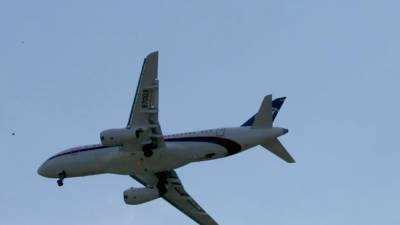 Вылетевший в Уфу самолет SSJ-100 вернулся в Екатеринбург из-за техпроблемы