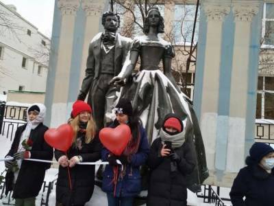 На Старом Арбате в Москве выстроилась «Цепь солидарности»