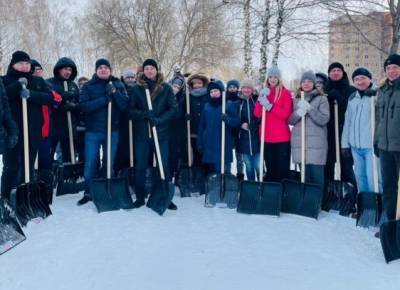 Сотрудники администрации Смоленска вышли на уборку общественных территорий