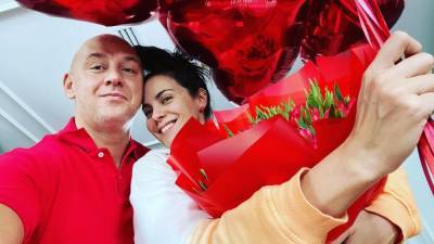 Настя Каменских похвасталась подарком от Потапа в День Валентина: романтическое фото