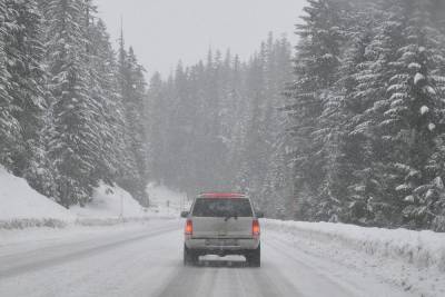 Автоэксперт рассказал о приемах безопасной езде во время снегопада