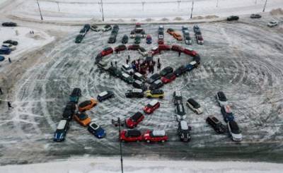 В Казани 70 владельцев автомобилей MINI Cooper собрали сердце из машин