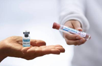Ученые заявили о риске «устаревания» вакцин из-за мутаций коронавируса