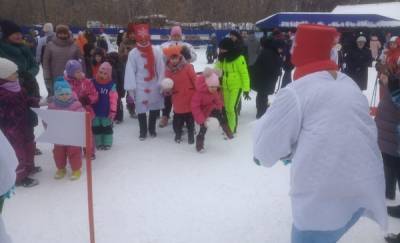 Тюменские семьи поучаствовали в спортивных играх в День снега