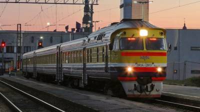 Мужчина погиб под колесами поезда в Подмосковье