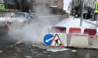 В Тюмени автомобиль сбил рабочих на перекрёстке Самарцева и Худякова