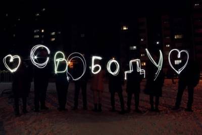 С фонариками за Навального: подборка из соцсетей