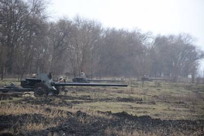 Трое украинских военных подорвались при перемещении по позициям в Донбассе