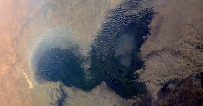 Российский космонавт сфотографировал с МКС озеро в форме сердца