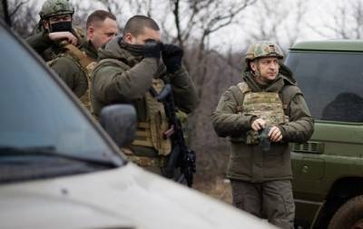 Зеленский отправил на Донбасс военное руководство