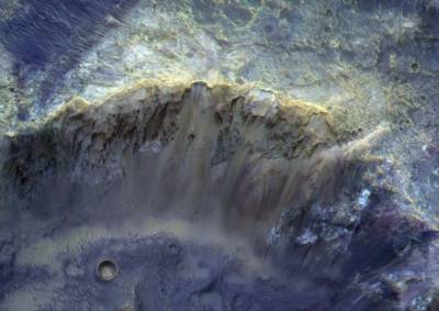 «Роскосмос» показал марсианский кратер