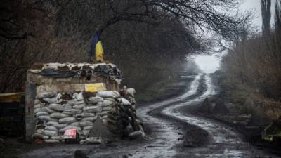 Украинские силовики подорвались на взрывном устройстве в Донбассе