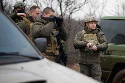 Зеленский отправил в Донбасс военное руководство из-за подорвавшихся карателей