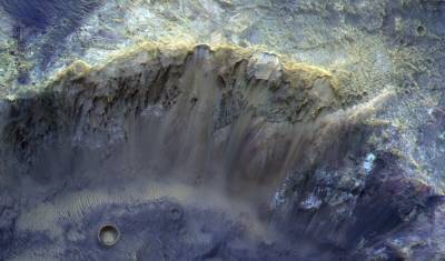 "Роскосмос" опубликовал фотографию марсианского кратера с высоким разрешением