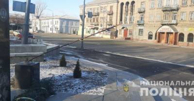 Вандалы повредили памятник Героям добровольцам в Луганской области