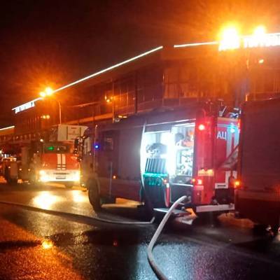 Оперативные службы Сочи локализовали пожар в торговом центре