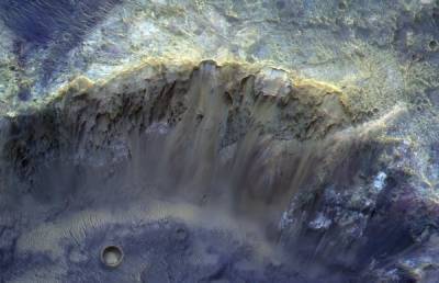 «Роскосмос» опубликовал фотографию кратера на Марсе