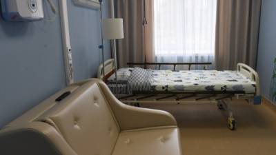 Две школьницы с COVID-19 сбежали из больницы в Петербурге