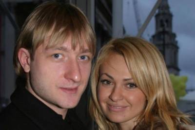 Плющенко показал страстный поцелуй с Рудковской