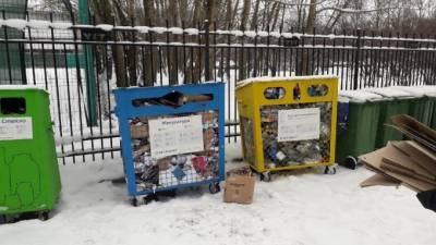 Жители Васильевского острова обратили внимание на переполненные контейнеры для раздельного сбора отходов