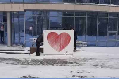 В Смоленске можно сфотографироваться на фоне большого красного сердца