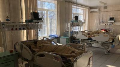 Трудные подростки с коронавирусом сбежали из больницы в Петербурге