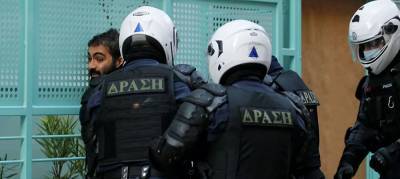 В Греции полиция пустила в ход слезоточивый газ против мирных протестующих
