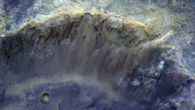 Роскосмос показал фото малого кратера Марса