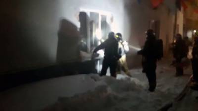 Не потушили: пожар распространился на второй этаж дома на Мясницкой