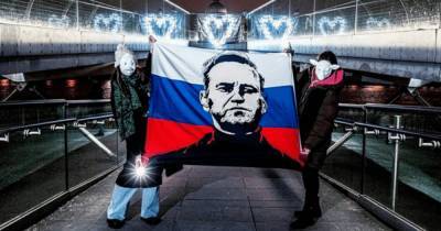 Акция с фонариками "за Навального": к флэш-мобу присоединились десятки городов (фото, видео)